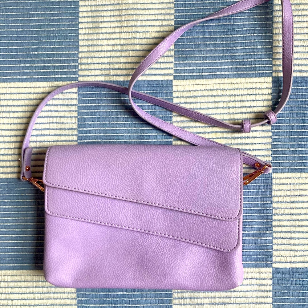 Perfect lavender double pocket purse 👛. In new condition!